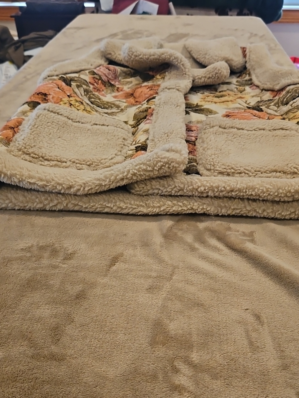 Altar'd State Floral Sherpa Vest in Cream and Peachy Rose - Picture 4 of 13